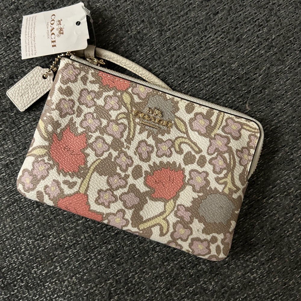 SALE!!! NWT Coach RARE yankee beechwood wristlet!! - Picture 3 of 4